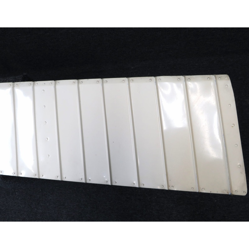 0523800-1 Cessna C172N Aileron Assembly RH (Minor Paint Damage)