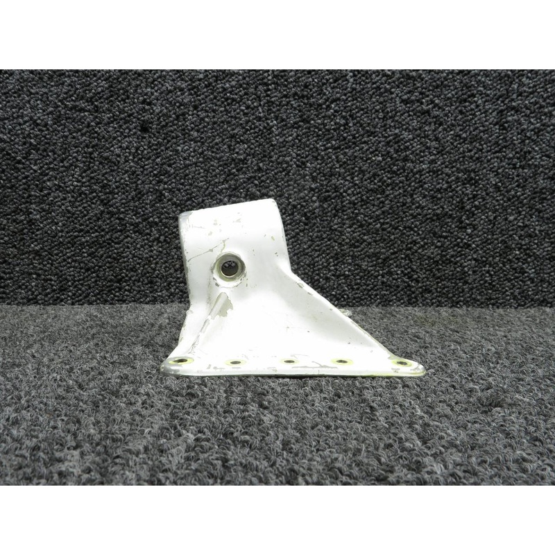 0543013-1 (Cast: 0543013-497) Cessna C-172M Upper Nose Gear Fitting (Worn)