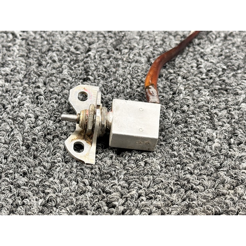 S1377-1 (Use: P6-340005) Cessna 210J Landing Gear Limit Switch w Bracket RH