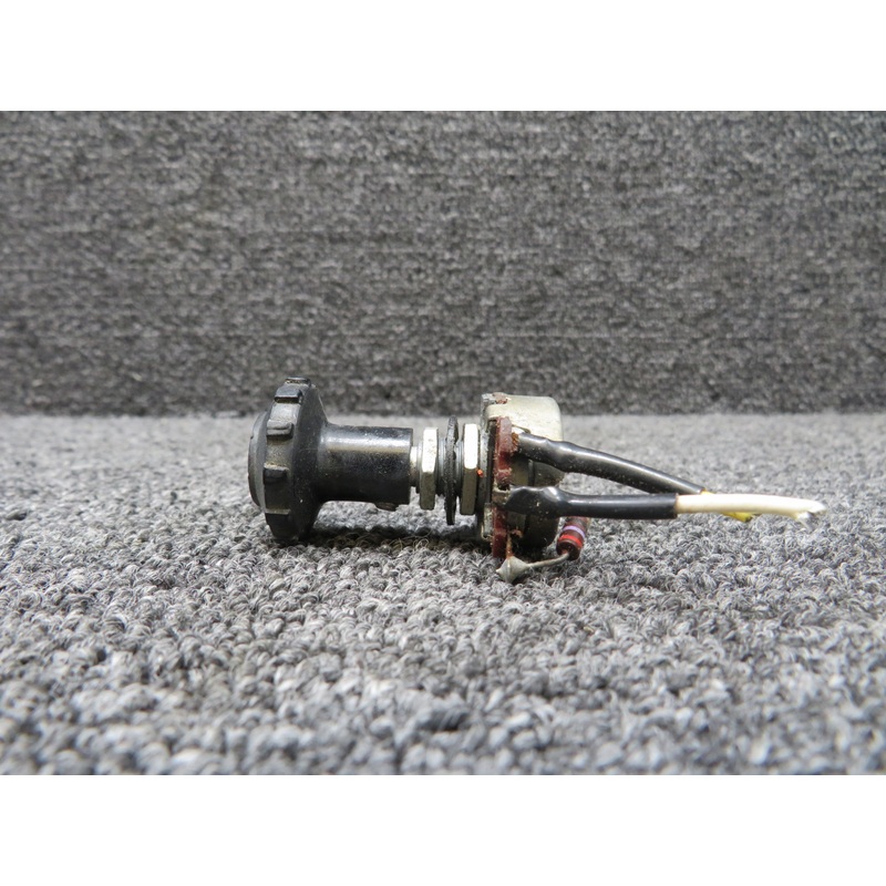 S1904-3 Cessna Rheostat Switch with Knob (Slight Rust)