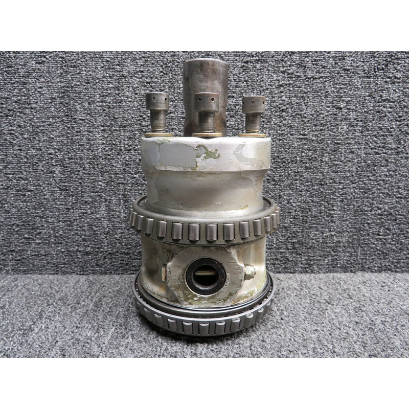 0341005-18 Cessna 195B Hub and Axle Sub Assembly
