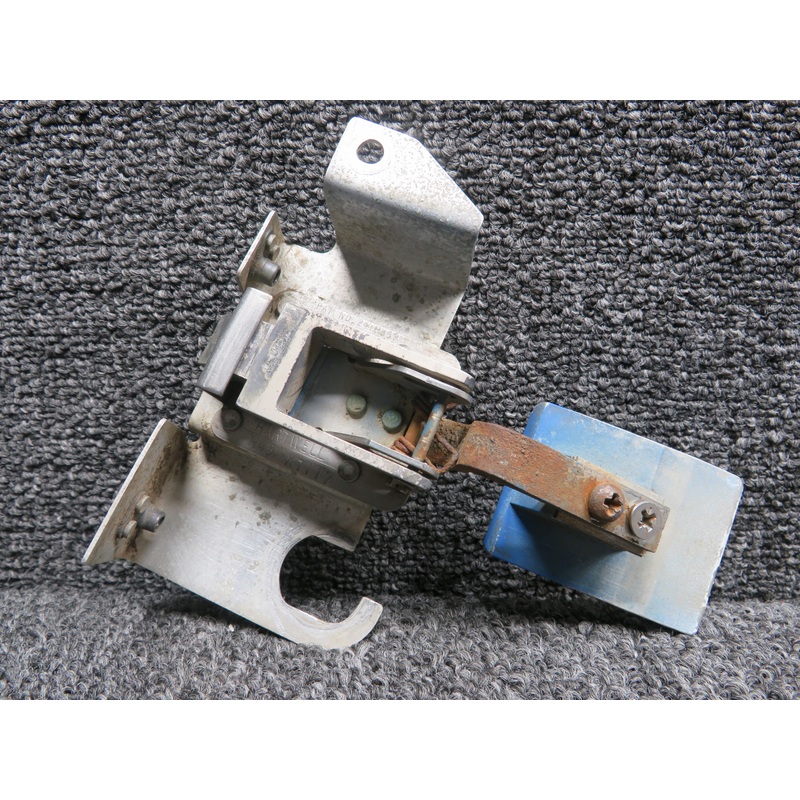 S1359-7 Cessna 172M Baggage Door Latch Assembly (Corrosion)