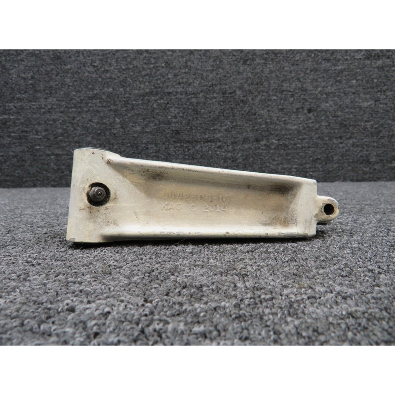 0442506-1 (Cast: 0442505-1B) Cessna Nose Gear Upper Torque Link (Missing Zerk)