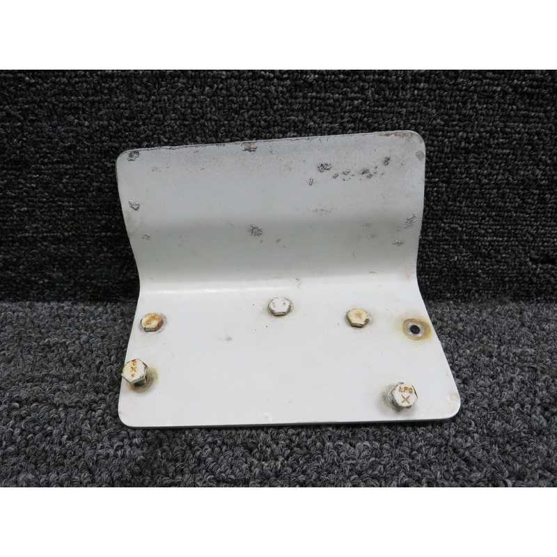 0513526-2 (Use: 0513418-202) Cessna 172P Refueling Step RH (Worn Paint and Grip)