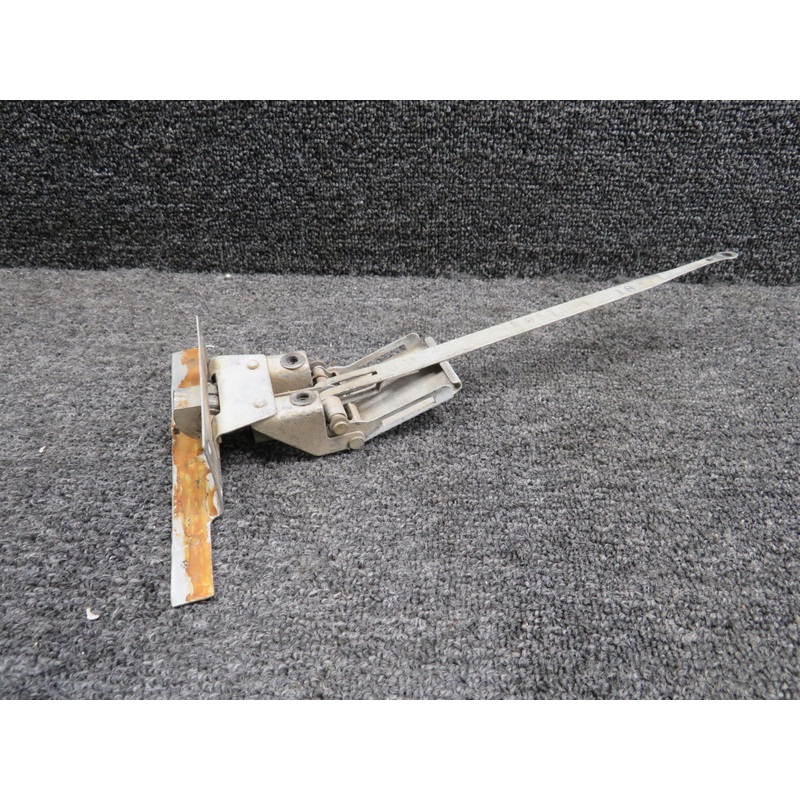 0511112-18 Cessna 172 Cabin Door Latch Assembly RH