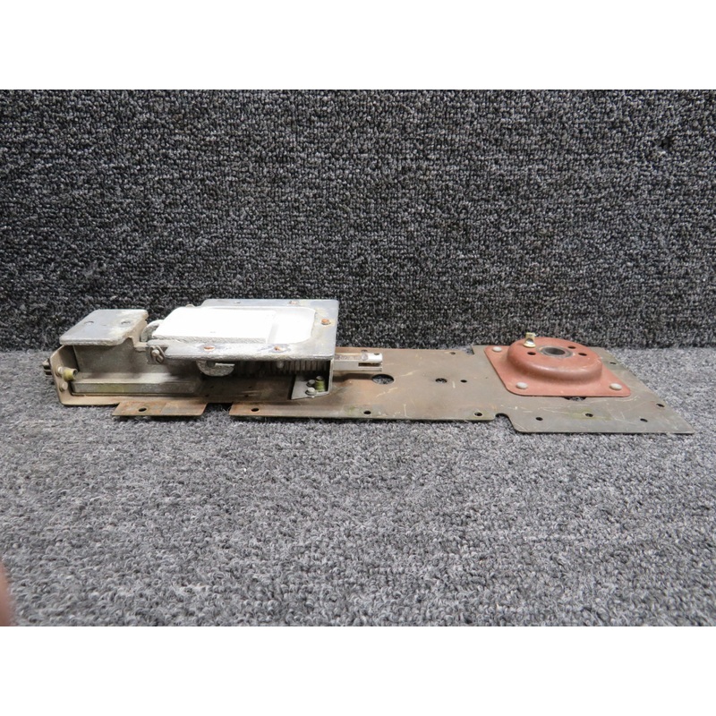 0517012-4 Cessna 172N Cabin Door Latch RH