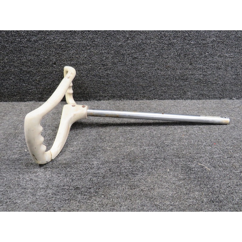 0513166-1 Cessna 172D Control Wheel Assembly (L: 14.25, D: 0.75)