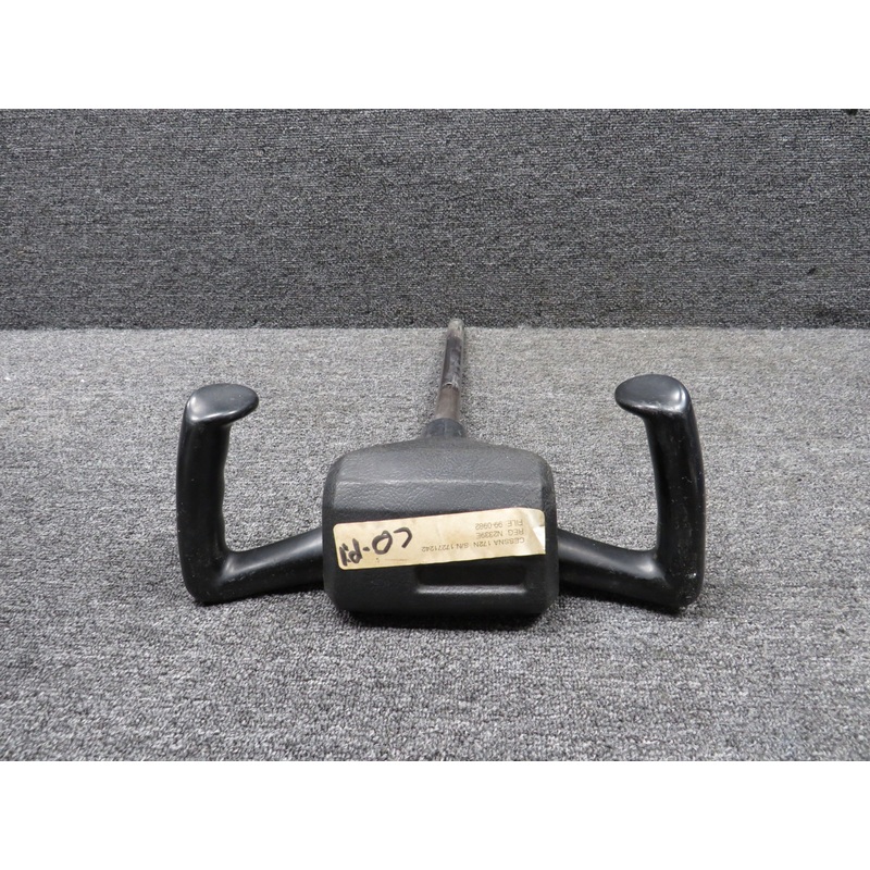 0513260-4, 0415030-1 Cessna 172N Control Wheel with Pad (No Mic Switch)