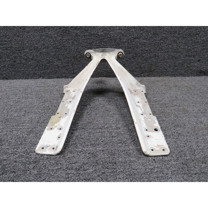 0543016-1, 0543018-1 Cessna 172 Lower Nose Gear Fitting with Cap