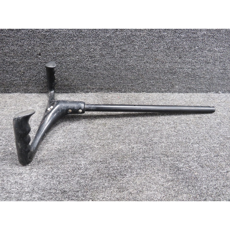 0513239-13 Cessna 172L Control Wheel Assembly (L: 13.875, D: 0.75)