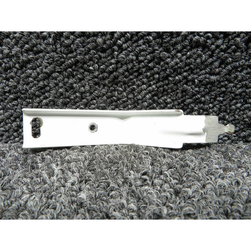 0426209-1 Cessna C-150 Cabin Door Catch