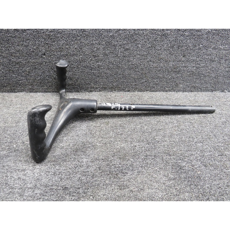 0513260-4 Cessna 172P Control Wheel Assembly (Missing Pad) (L: 12.75, D: 0.75)