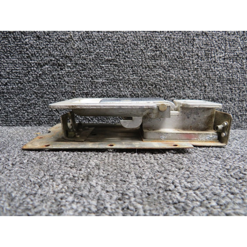 0517012-7 Cessna 172N Cabin Door Latch Assembly LH