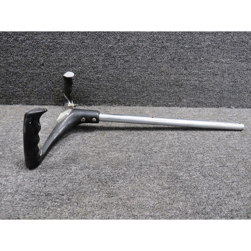 0513239-9 Cessna 172K Control Wheel Assembly w Switch (L: 13.875, D: 0.75)