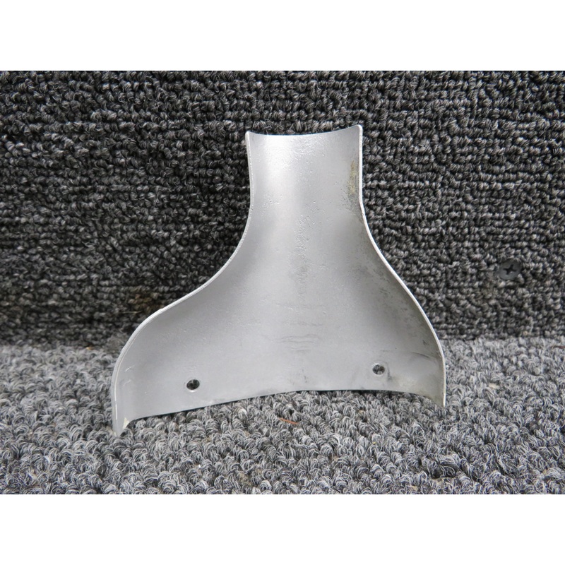 0441218-2 Cessna 152 Main Gear Spring Fairing Plate RH