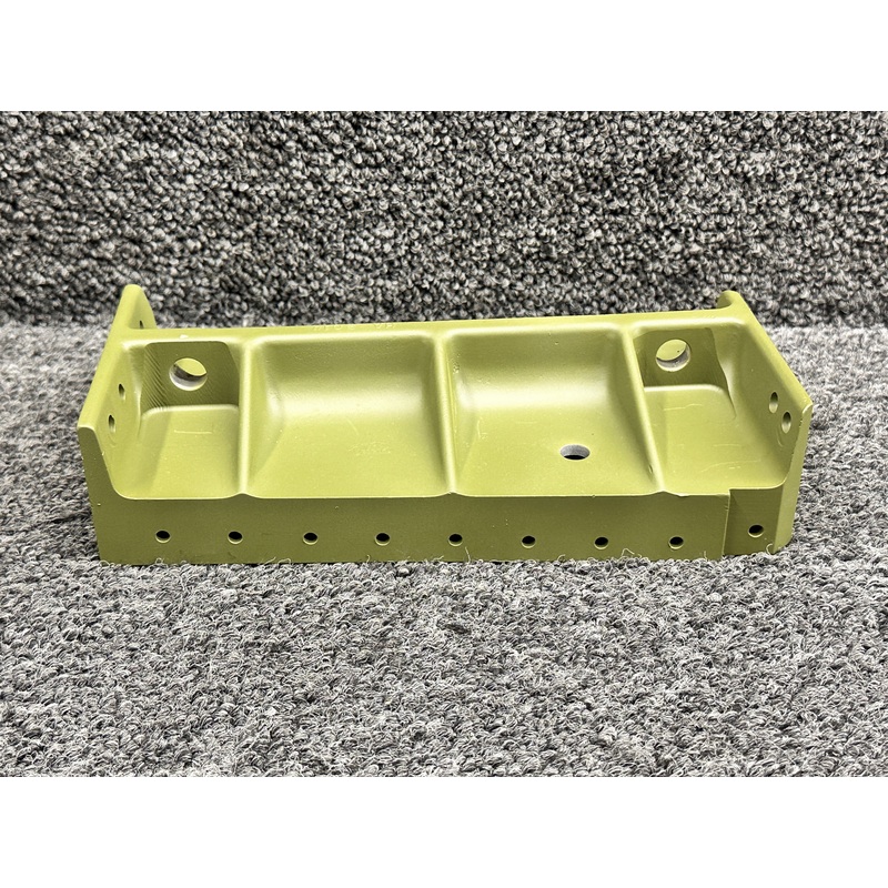 0541121-2 Cessna Main Gear Support Outbd RH w Magnaflux & 8130 (Minor Pitting)