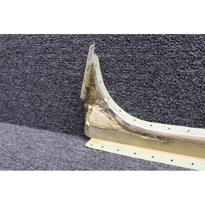 0511811-2 Cessna 172S Cabin Door Sill Bulkhead Lower RH