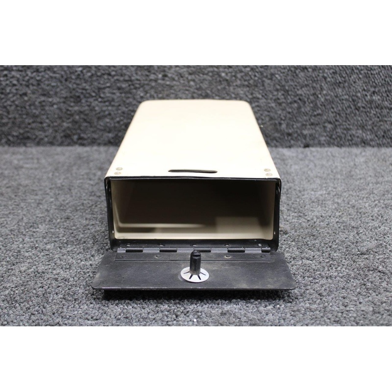 0513552-20, 0513552-14 Cessna 172S Map Case with Door (Broken Latch)
