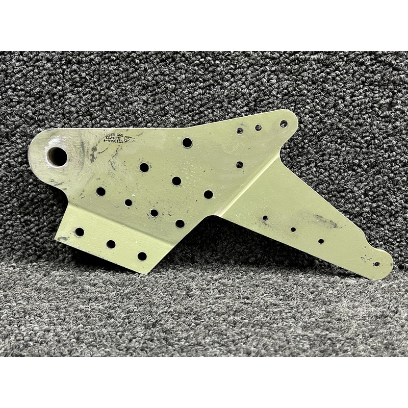 0513566-4 Cessna 172S Fitting RH