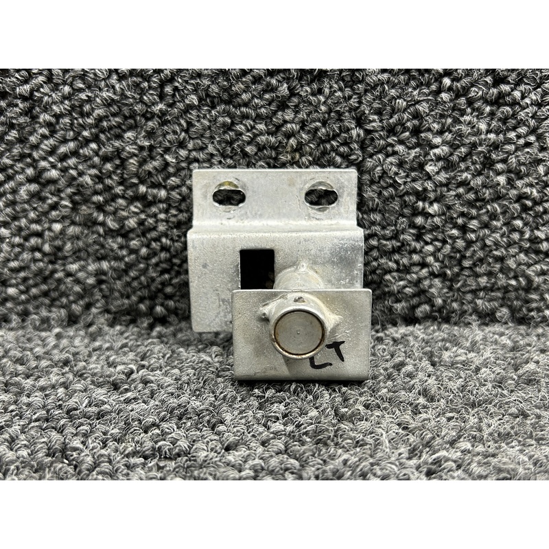 0511262-1 Cessna 172K LH Cabin Door Rotary Clutch Assembly