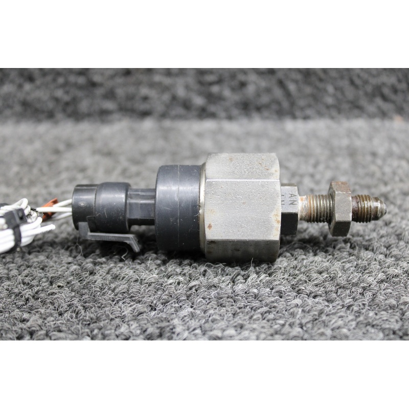 P165-5281 (Use: P265-5037-1) Cessna 172R Oil Pressure Transducer