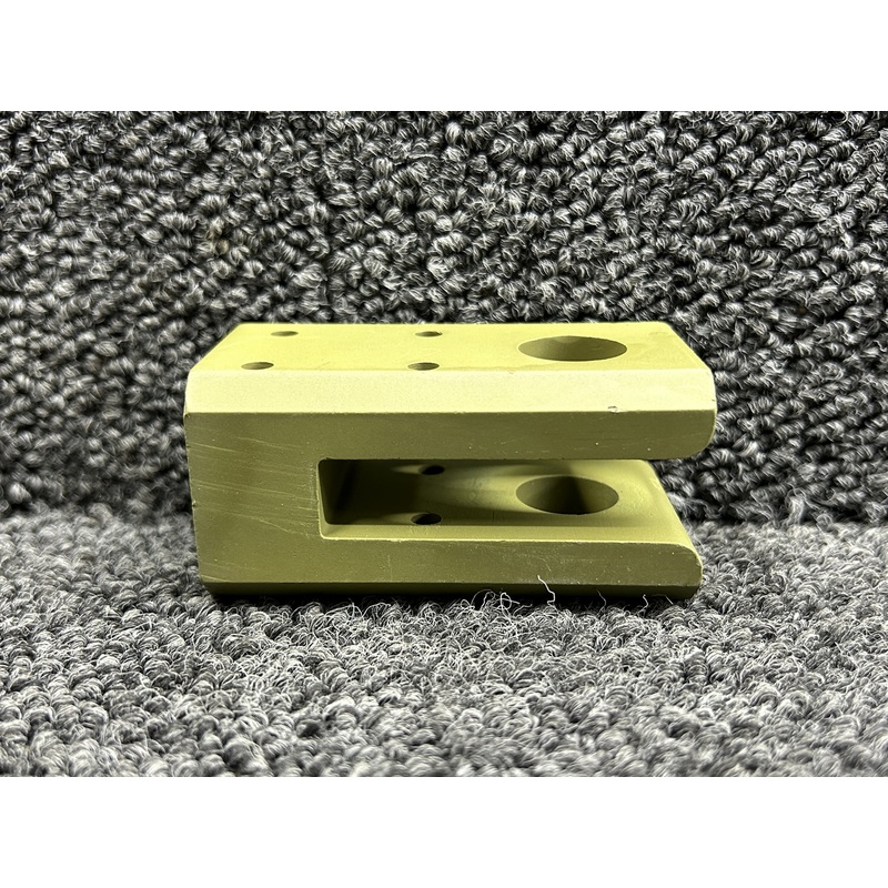 0512122 Cessna 172K Wing to Fuselage Mounting Block (Zinc)