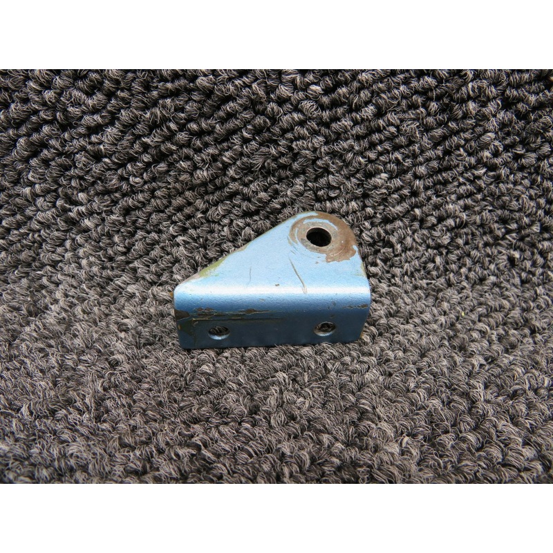 0510205-4 Cessna 172I Seat Belt Bracket Outboard RH Inboard LH