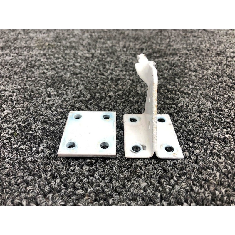 0523008-3 Cessna 172D Stop Cabin Door Catch LH