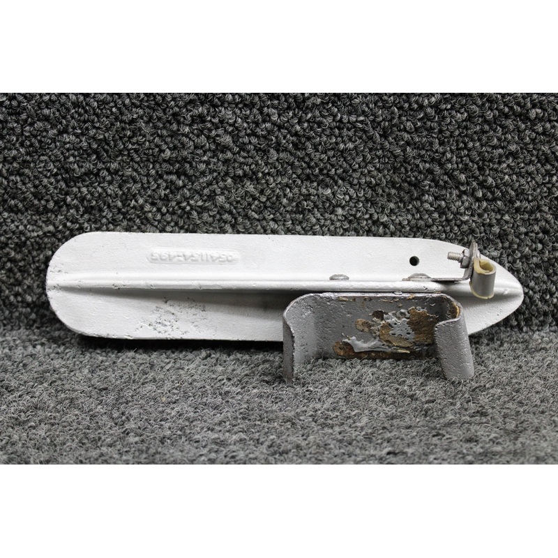 0541154-1 (Use: 0541211-1) Cessna 172K Main Gear Step LH with Clamp (Blasted)