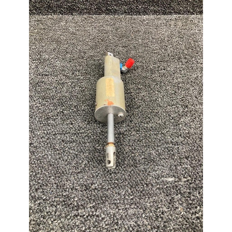 0541138-22 (USE: 9882010-1) Cessna 172L Master Brake Cylinder Assembly