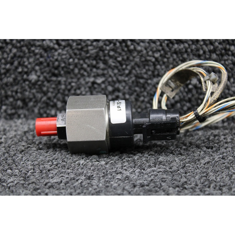 P165-5281 (Use: P265-5037-1) Cessna 162 Oil Pressure Transducer (Short Style)