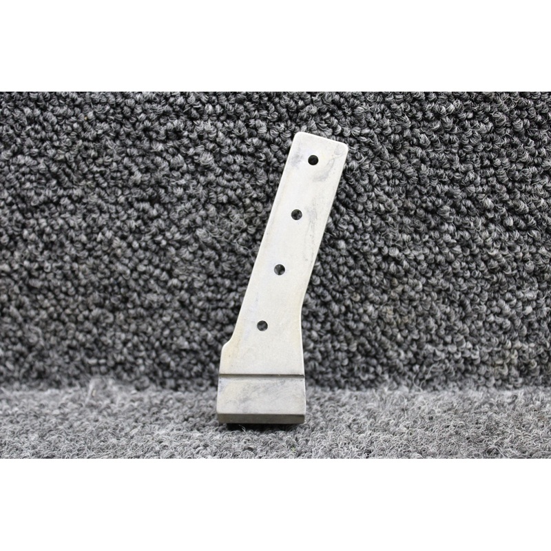 0513372-2 Cessna 172F Tunnel Fitting RH