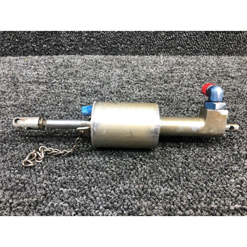 0541138-20 Cessna 172D Master Brake Cylinder Assy W/ Chain & Lock Plate (Damage)
