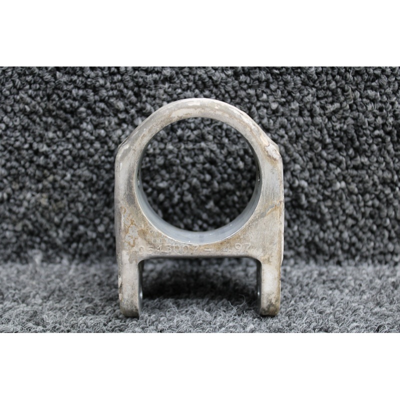 0543007-497 Cessna 150M Nose Gear Fitting (Poor)