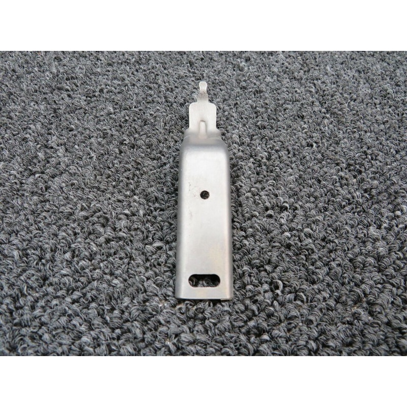 0426209-1 Cessna 150J Wing Door Catch LH or RH