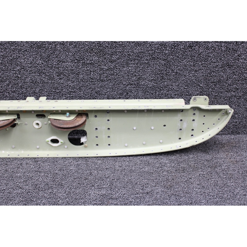 0511796-17 (Use: 0511796-21) Cessna 172S Landing Gear Bulkhead Assy w Channel