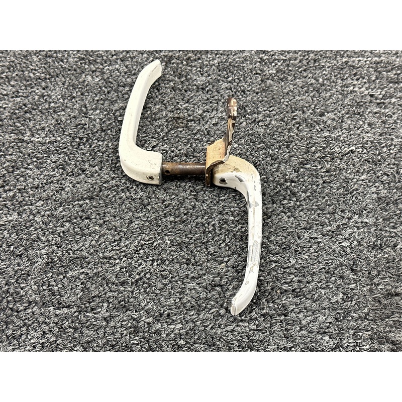 0413198-3, 1610056-2 Cessna A188B Cabin Door Handle Assembly RH
