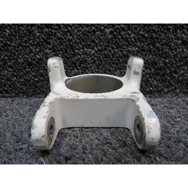 0543007-2 (Cast: 0543007-497A) Cessna 152 Nose Gear Fitting