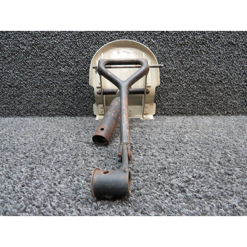 0310453, 0411307 Cessna 210B Pilot Rudder Pedal Assembly LH with Arm and Link