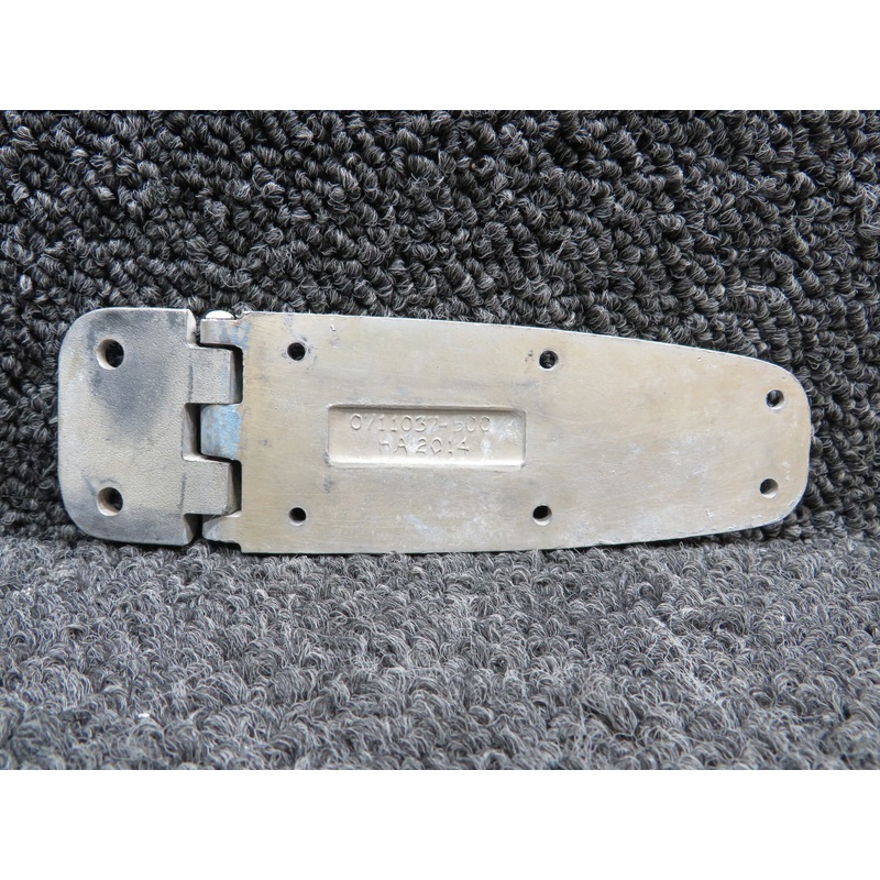0413426-3 (Use: 0413426-18) Cessna 152 Cabin Door Hinge Lower RH