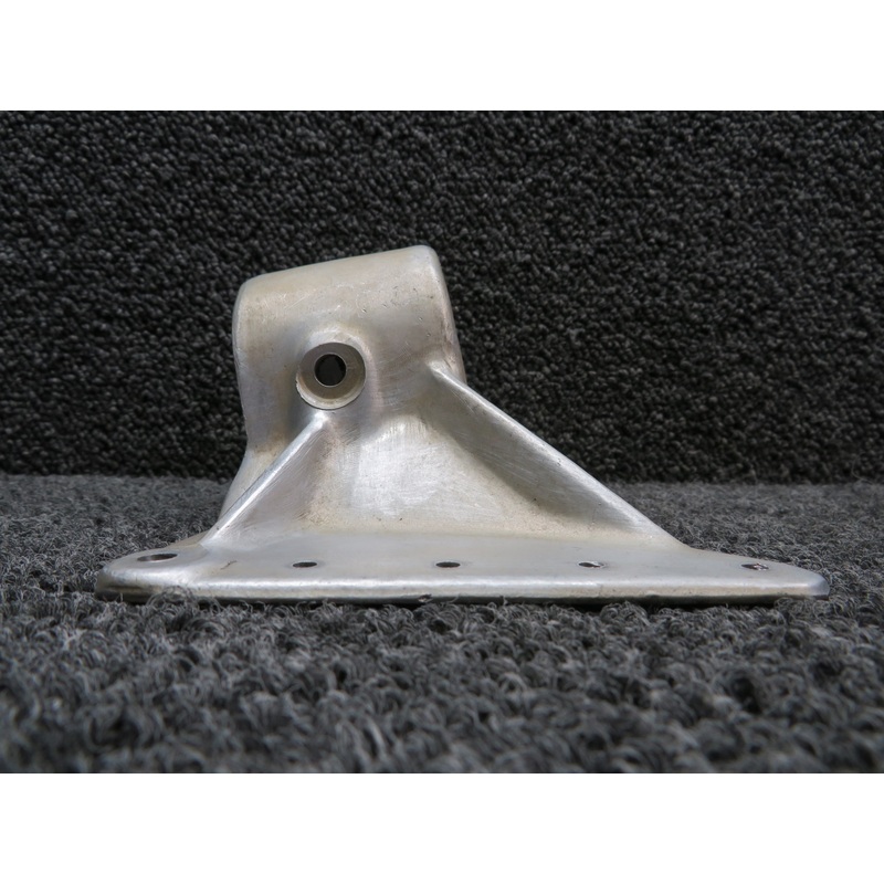 0543013-1 (Cast: 0543013-497) Cessna 172K Upper Nose Gear Fitting