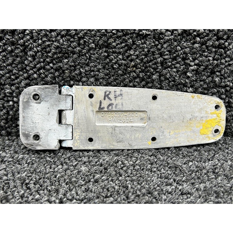 0413426-3 (Use: 0413426-18) Cessna 150J Lower Cabin Door Hinge RH (Damaged)