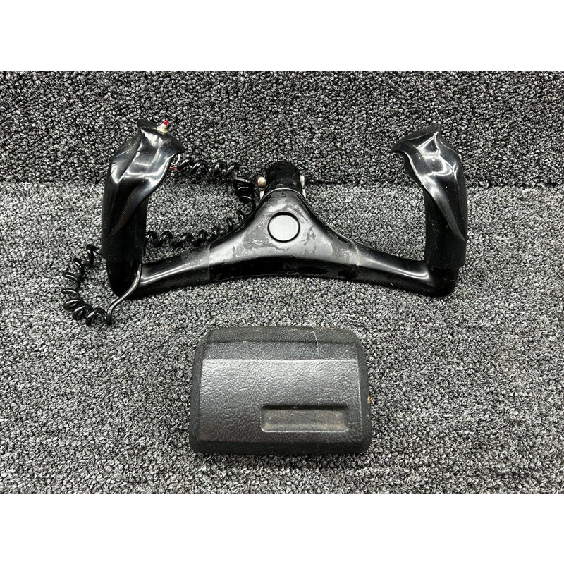 0513240-16 (Use: 0513261-7) Cessna 150J Pilot Control Wheel LH, RH w Mic Switch