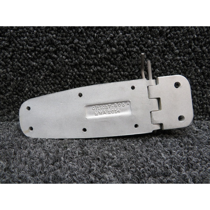 0413426-4 (Use: 0413426-17) Cessna 150M Cabin Door Hinge Assembly Upper RH