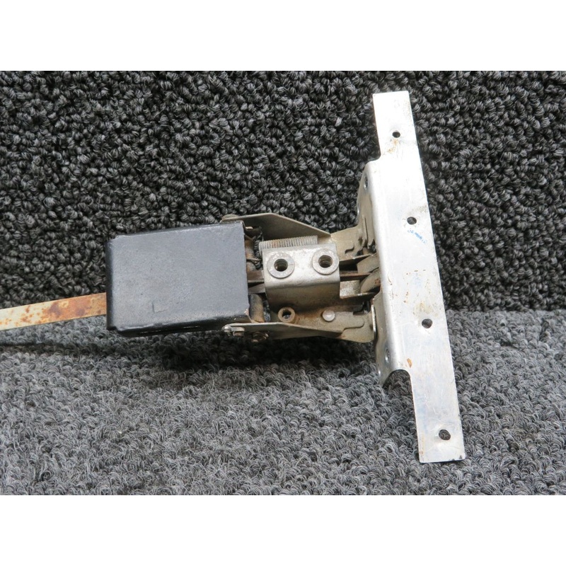 0511112-6, 0511181 Cessna 170A Cabin Door Latch Assembly LH