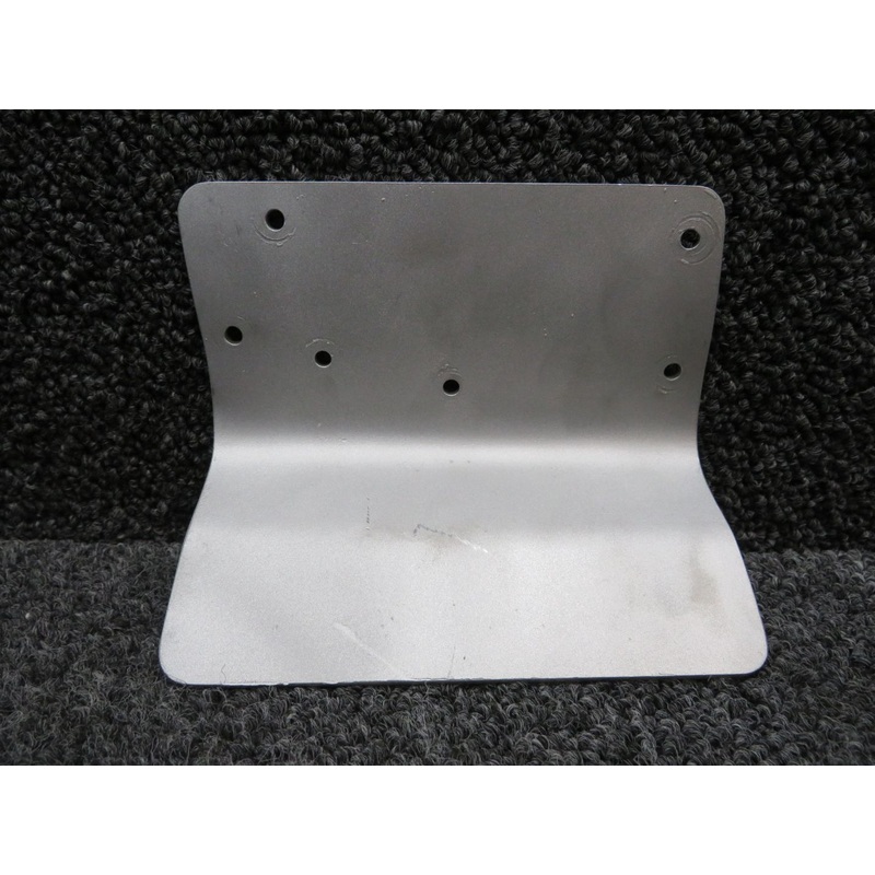 0513526-1 (Use: 0513418-201) Cessna 172N Refueling Step LH (Bead Blasted)