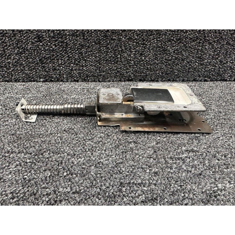 0517012-1 (Weu: 0517012-3) Cessna 172N Cabin Door Latch LH