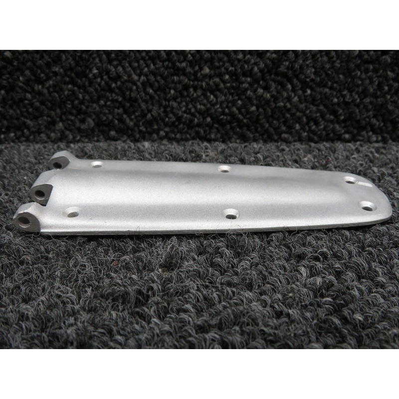 0413426-18 Cessna 150M Cabin Door Hinge Half Lower Aft RH