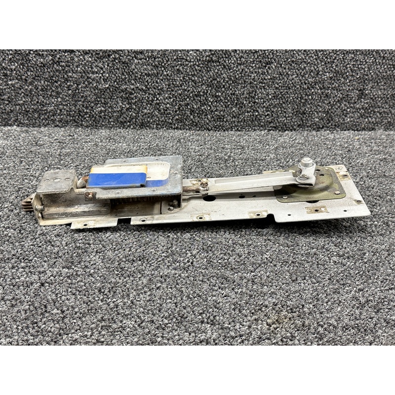 0511256-2 Cessna 172I Cabin Door Latch Assembly RH