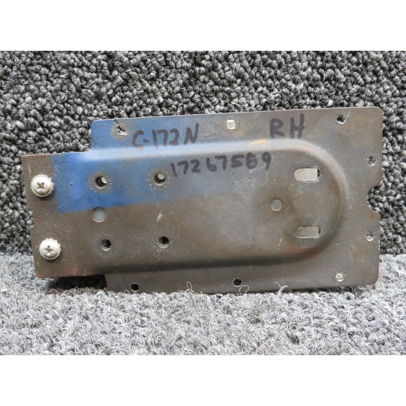 0517012-2 (Weu: 0517012-4) Cessna 172N Cabin Door Latch RH (Incomplete)